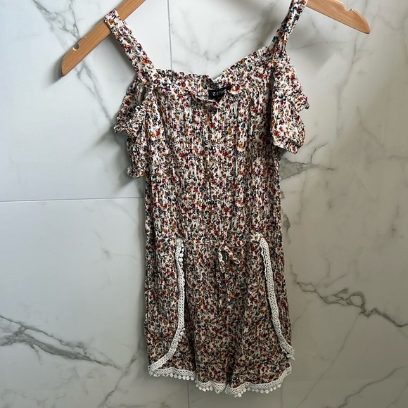 Girls floral and lace romper - Picture 3 of 5